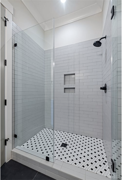 Walk-In Shower Vs Tub: Find the Right Fit for Your Bathroom
