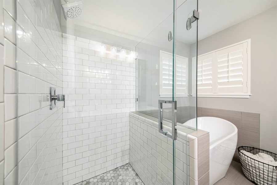 Benefits of Installing Frameless Shower Doors In Your Bathroom